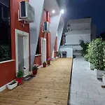 아파트 Lovely Duplex With Patio, 100m From The Beach! Vlorë