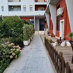 아파트 Lovely Duplex With Patio, 100m From The Beach!