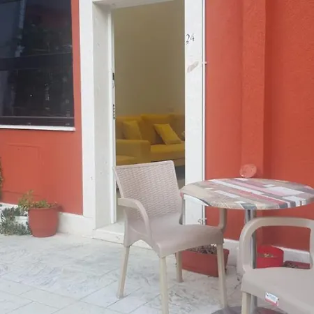 Lovely Duplex With Patio, 100m From The Beach! Apartment Vlorë