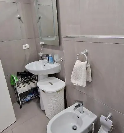 Lovely Duplex With Patio, 100m From The Beach! דירה Vlorë