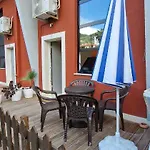 公寓 Lovely Duplex With Patio, 100m From The Beach! Vlorë