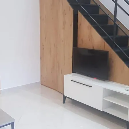 Lovely Duplex With Patio, 100m From The Beach! 公寓