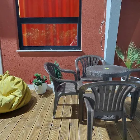 Lovely Duplex With Patio, 100m From The Beach! 公寓