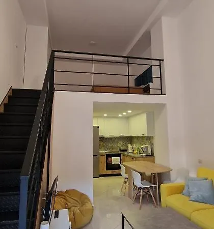 Lovely Duplex With Patio, 100m From The Beach! Avlonya
