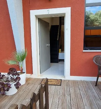 Lovely Duplex With Patio, 100m From The Beach! Апартаменты