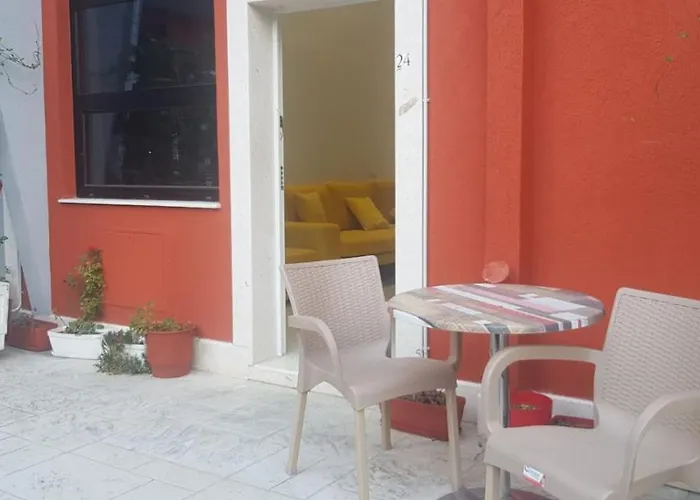 Lovely Duplex With Patio, 100m From The Beach! 公寓 Vlorë