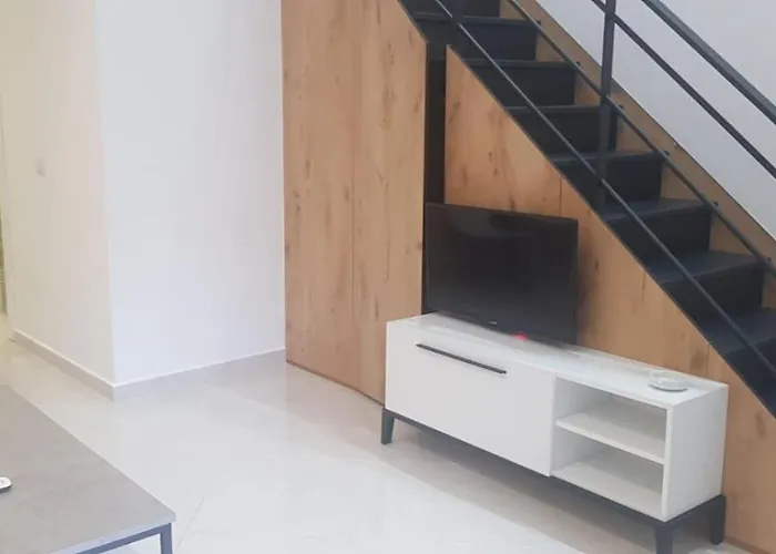 Lovely Duplex With Patio, 100m From The Beach! 公寓