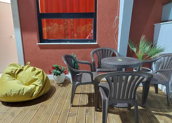 Lovely Duplex With Patio, 100m From The Beach! 公寓