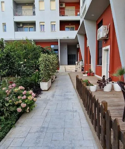 公寓 Lovely Duplex With Patio, 100m From The Beach!