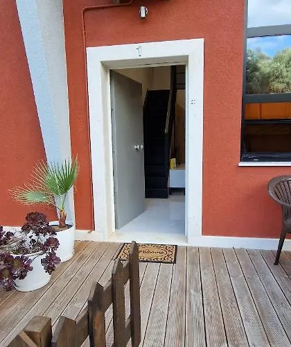 Lovely Duplex With Patio, 100m From The Beach! 公寓