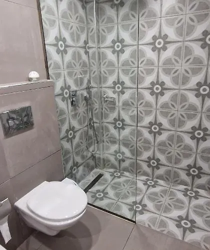 Lovely Duplex With Patio, 100m From The Beach! 公寓 Vlorë