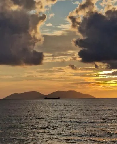 Lovely Duplex With Patio, 100m From The Beach! 公寓